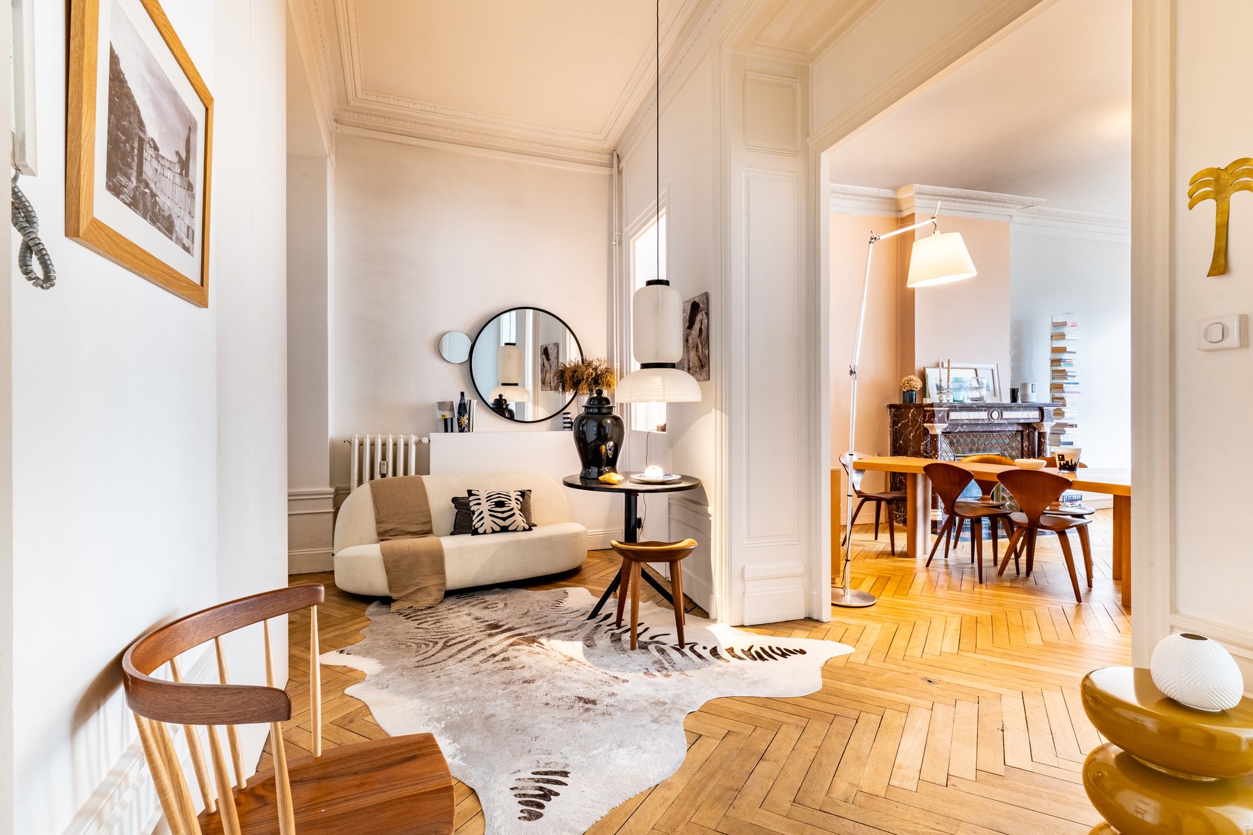 Entrée avec parquet à chevrons, appartement haussmannien à Saint-Étienne